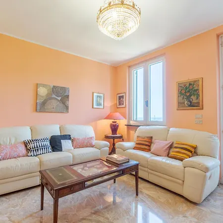 Apartment Colle Degli Ometti Vintage Chic Flat Genoa